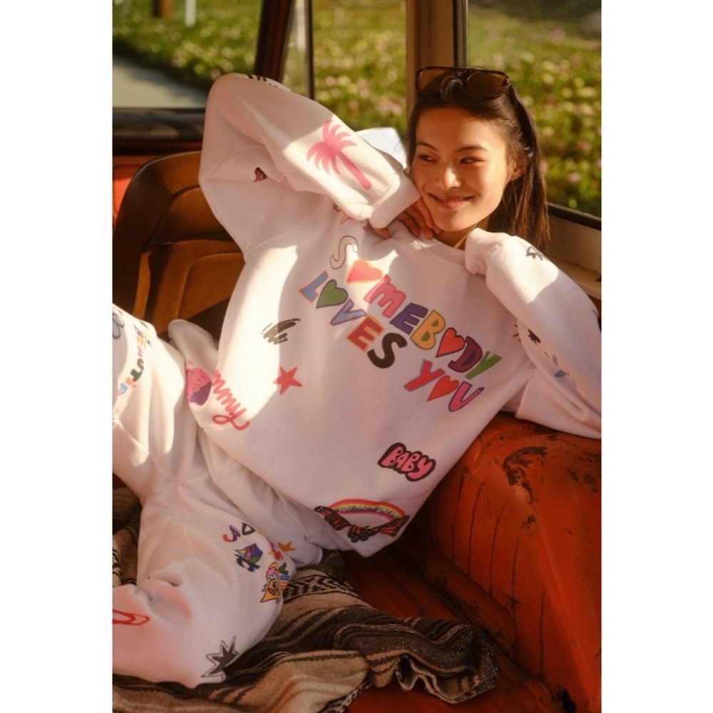 Mayfair x iscreamcolour Somebody Loves You Crewneck - Picture 4 of 9